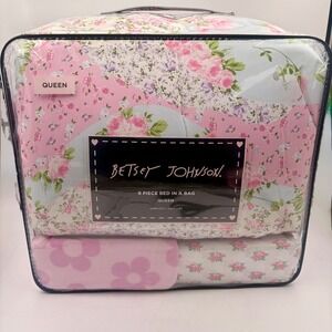 Betsey Johnson Queen 8 Piece Bed in a Bag Floral Patchwork Pink Comforter Set